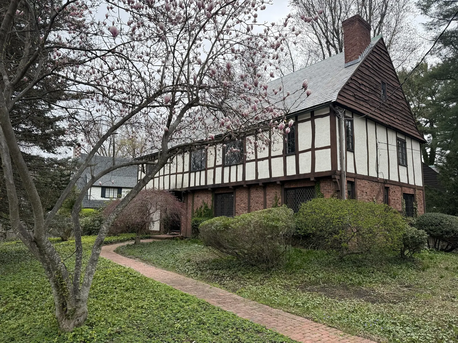 764 Hammond St, Brookline