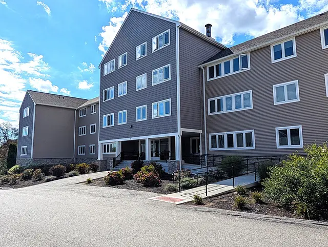 36 Dunham Rd #402