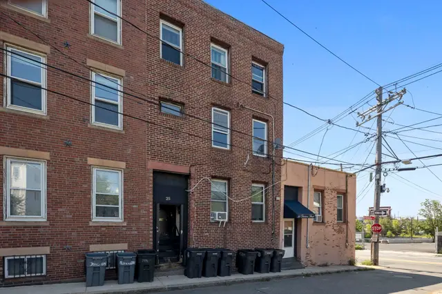 25 Divison St