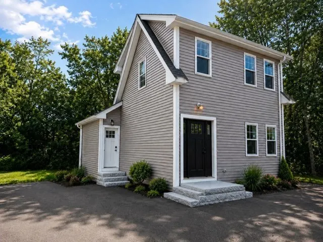 28 Hazelnut Pl, Dedham