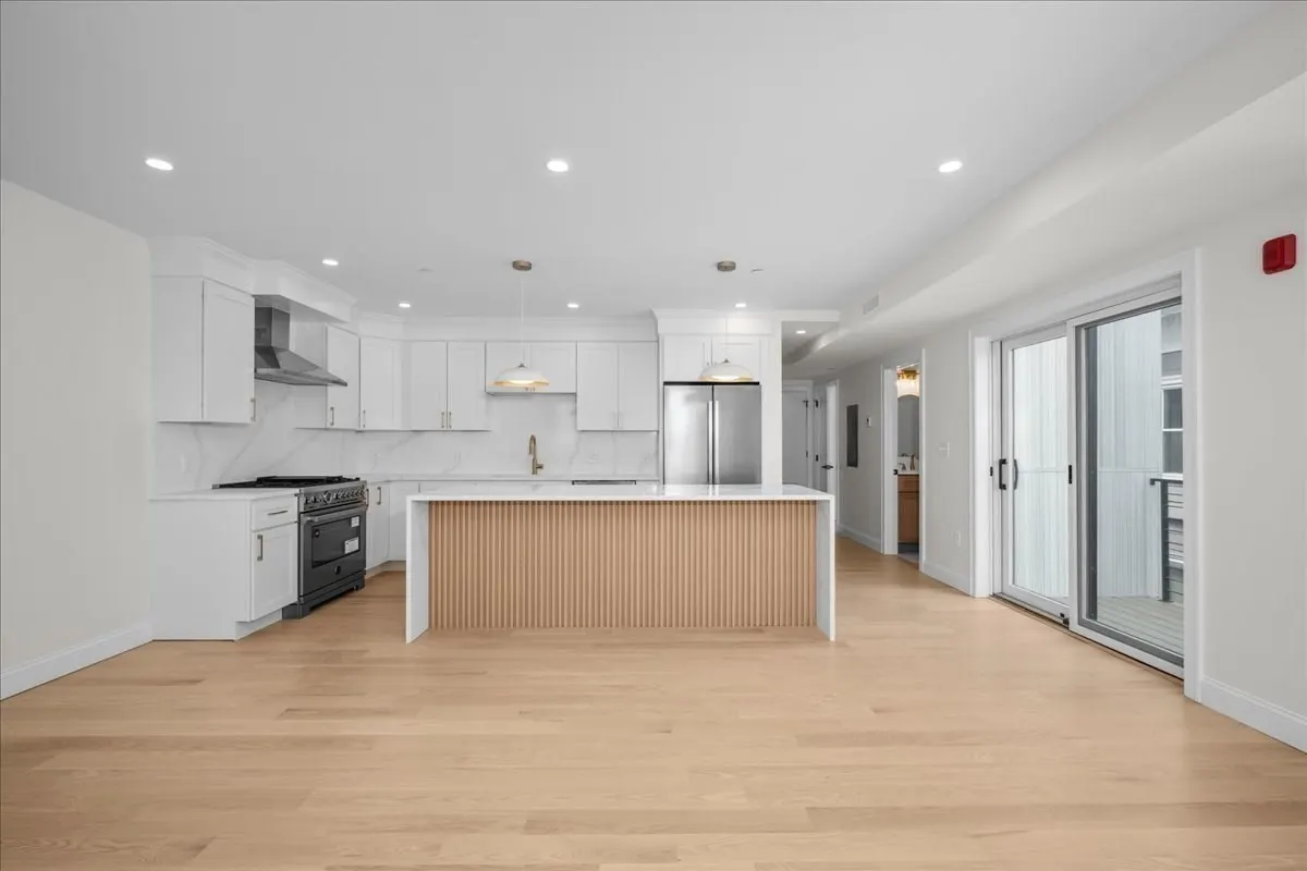 595 Broadway #302, Somerville