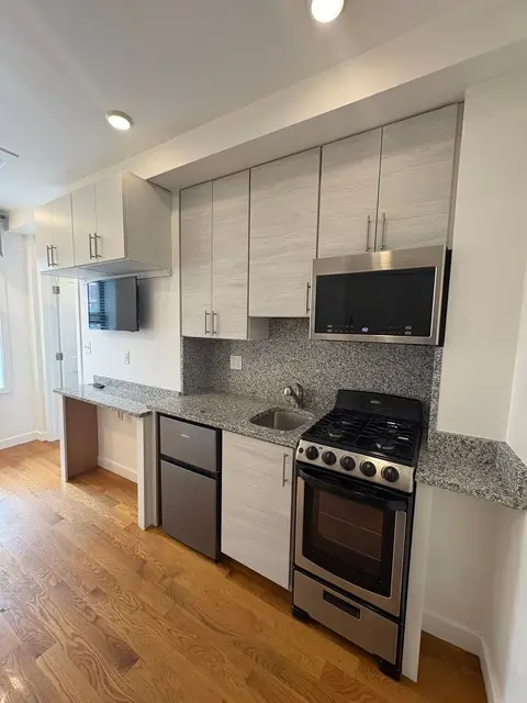 16 Fifth Street #5