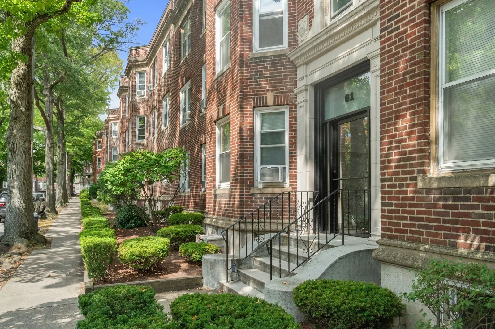 61 Thatcher St #5A, Brookline