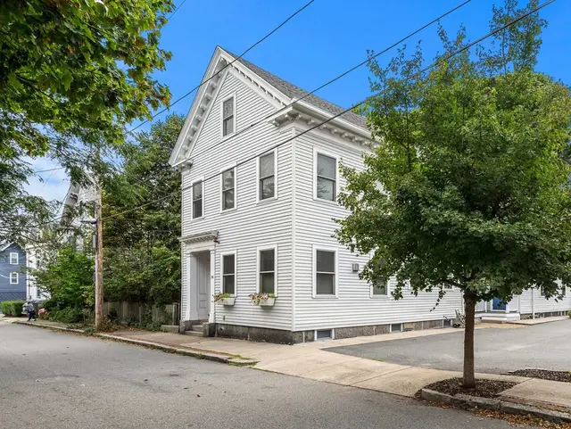 26 Andrew Street #2R