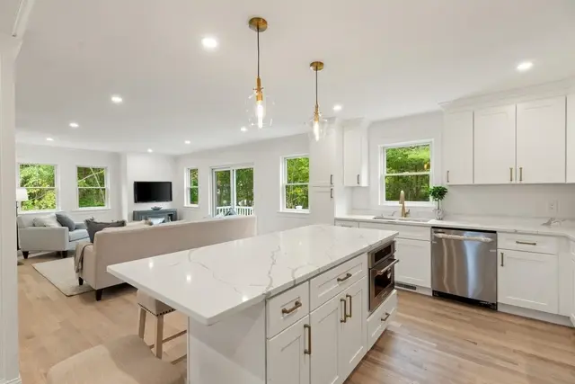 318 Essex Ave #A