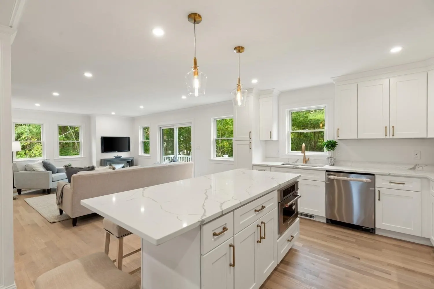 318 Essex Ave #A, Gloucester