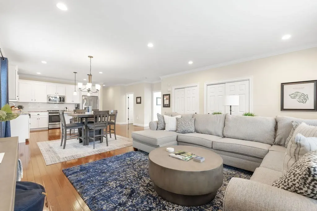 57 Oak St #57, Needham