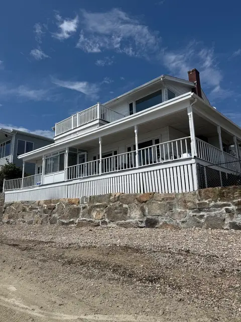 15 Beach Street Ct