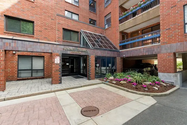 4 Summit Drive #504