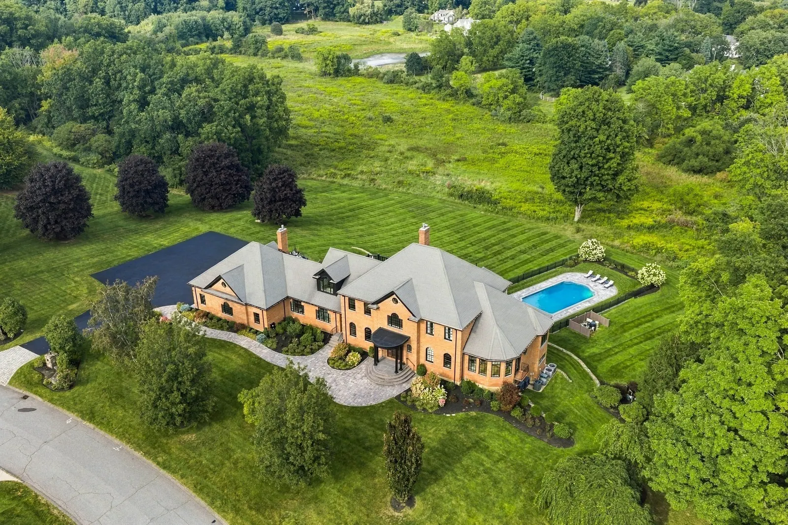 3 Wyndemere Dr, Southborough