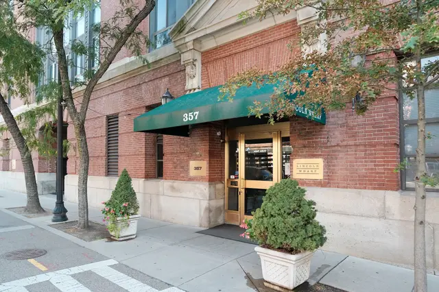 357 Commercial St #516