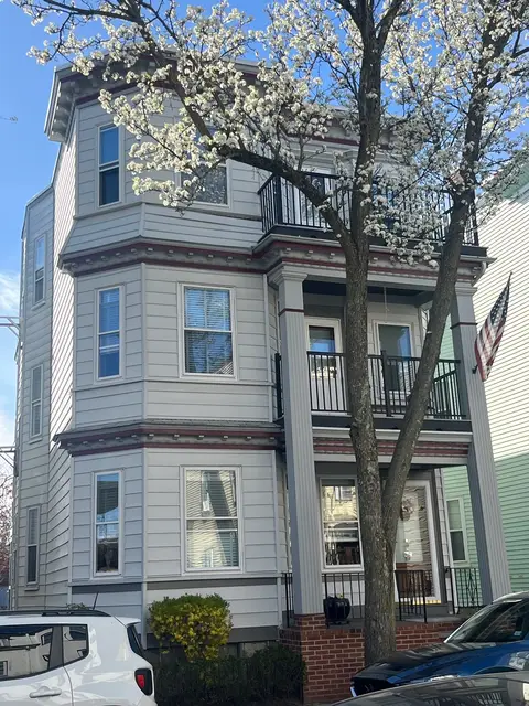 10 Antrim St #2