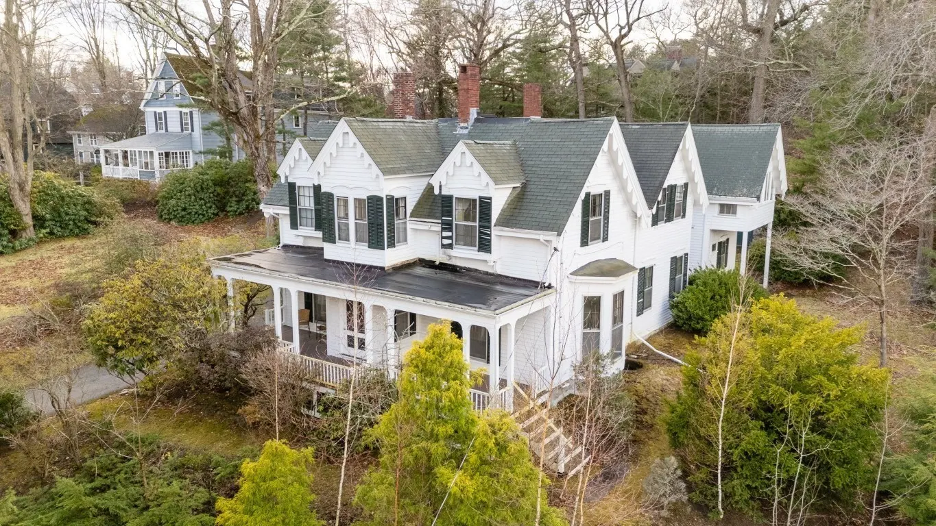140 Pleasant St, Newton