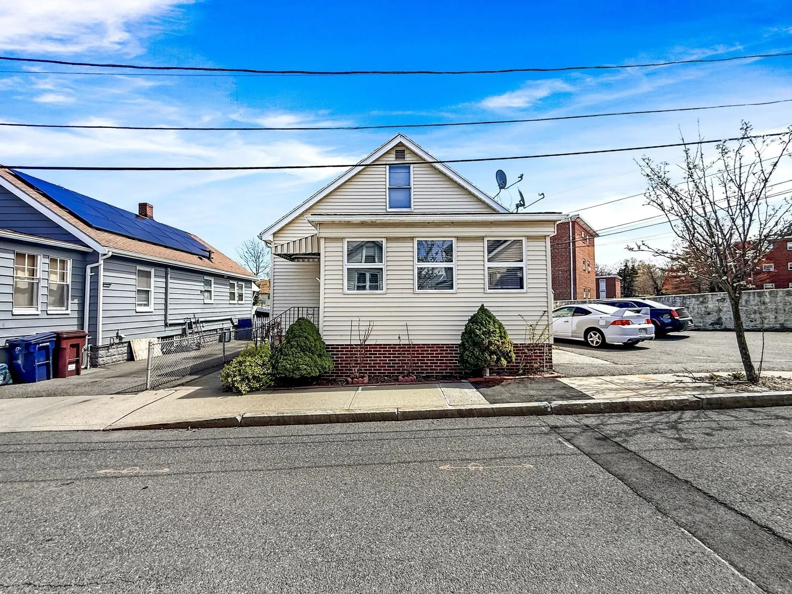 14 Oak Ter, Everett