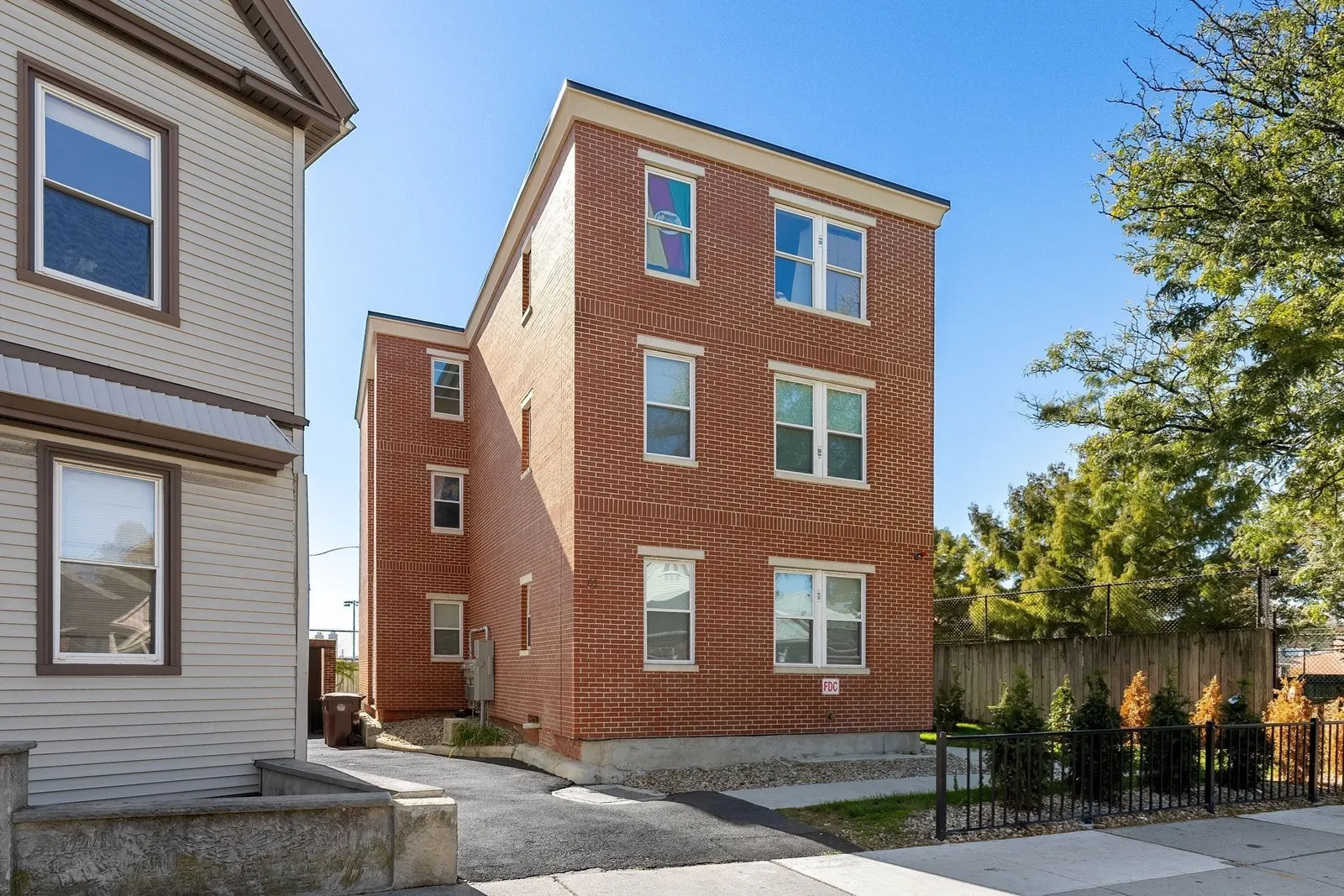 81 Chelsea St, Everett