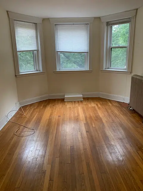 352 Riverway #4