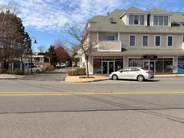 29 Railroad Ave #2A