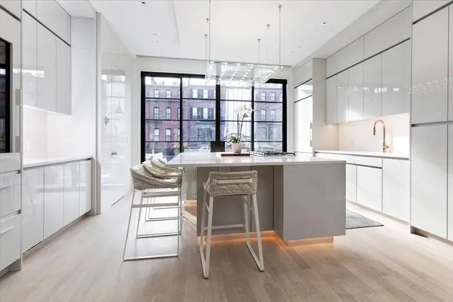 158 W Canton St