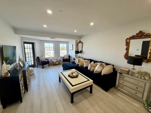 10 Seaport Dr #2617