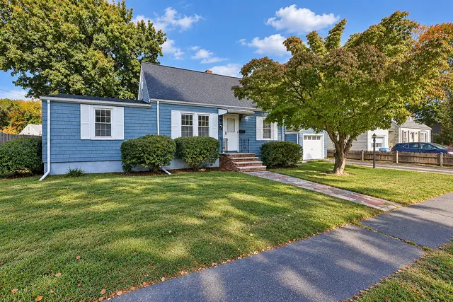 77 Paon Blvd