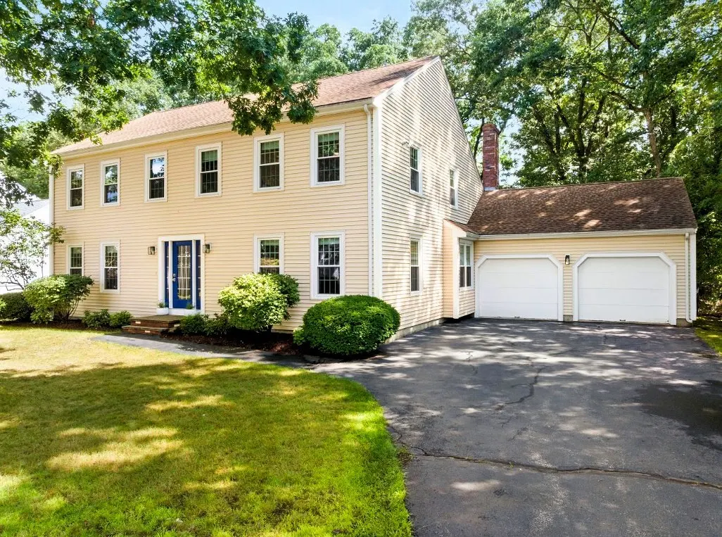 14 Dotty Ann Dr, Framingham