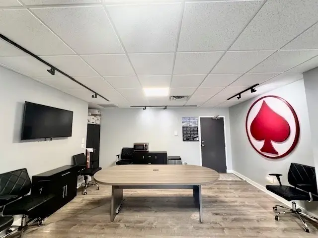 369 Broadway #205