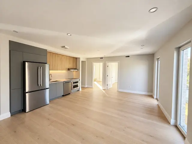27 Kenilworth St. #4