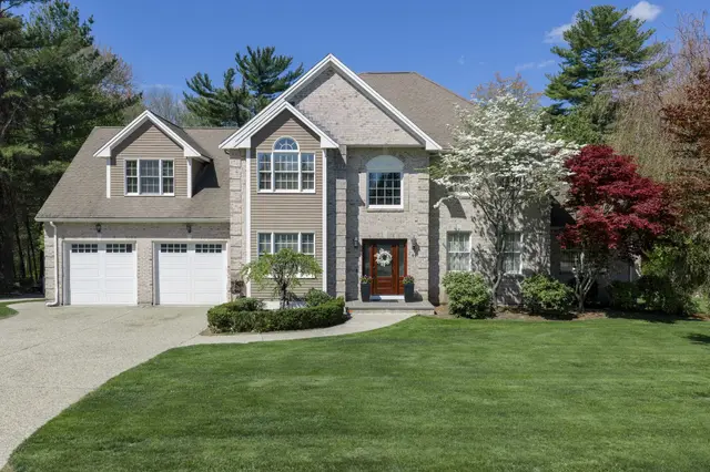11 Bridle Dr