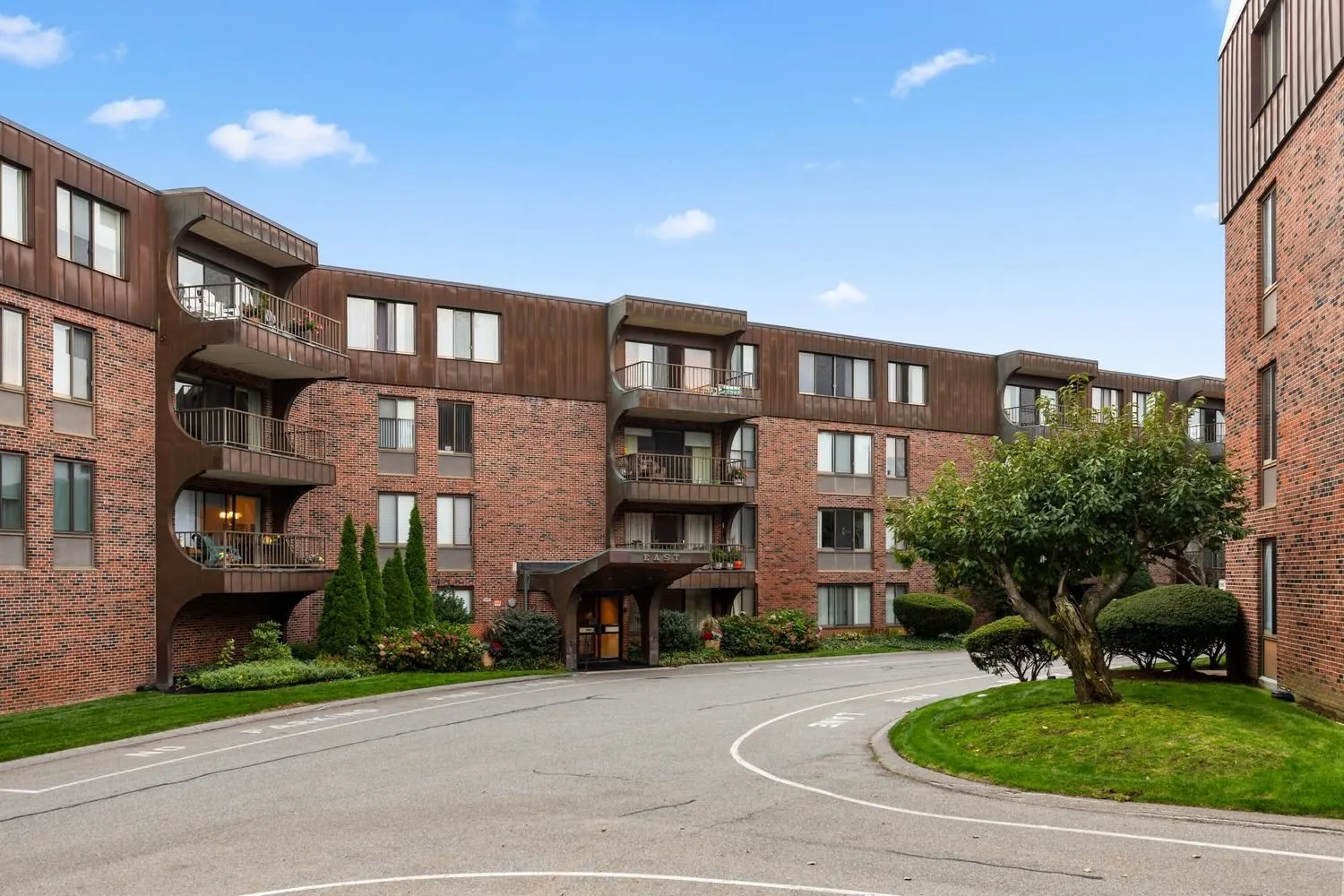1008 Paradise Road #2J, Swampscott