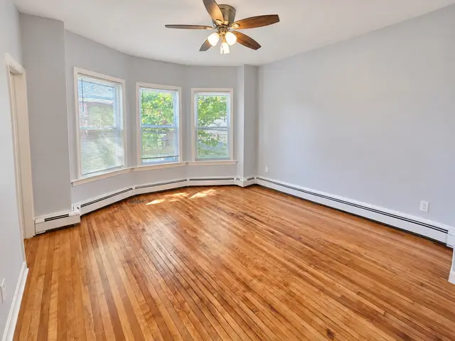 129 Webster Ave #2