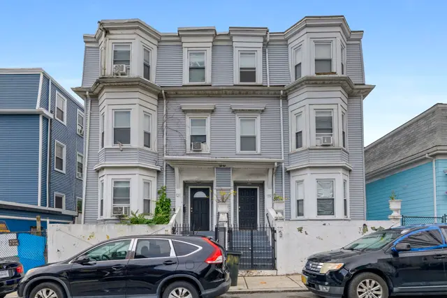 121 George St