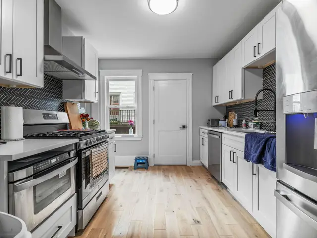 5 Dickson St #1