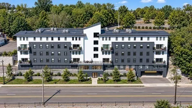 488 Quincy Ave #4