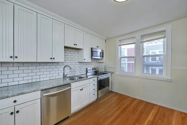 6 Bedford St #3 Front