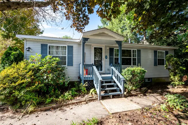 16 Lilac Ln