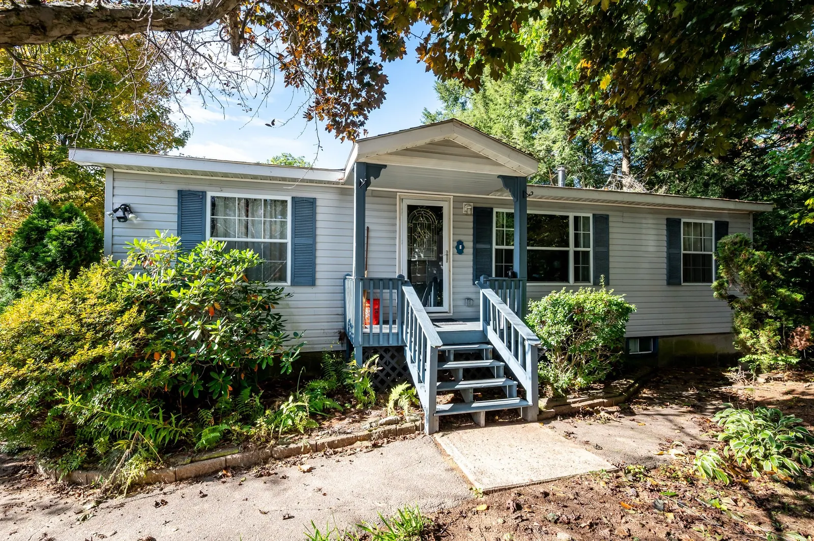 16 Lilac Ln, Belmont