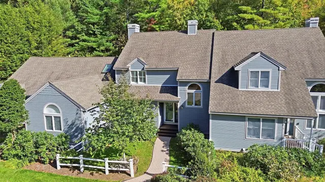 4 Deergrass Ln