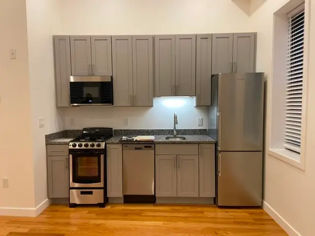 64 Market St #303