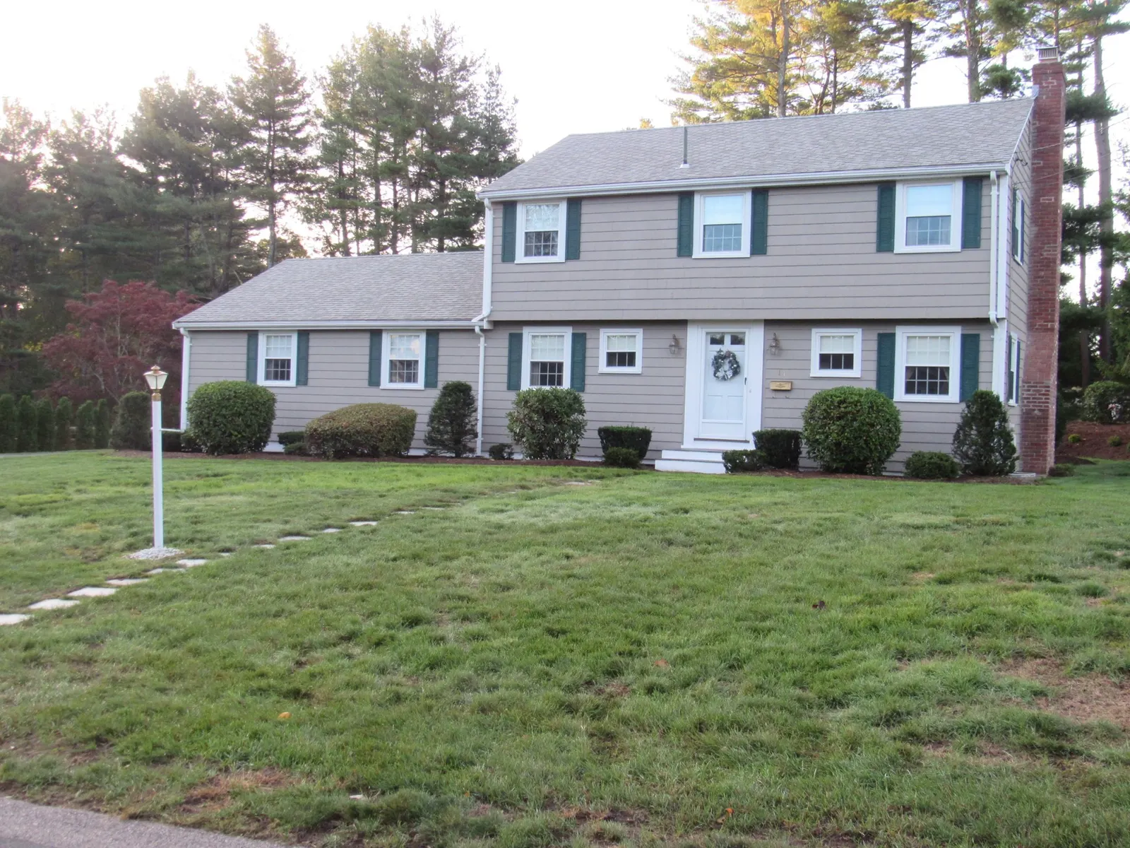 14 Pinegrove Rd, Hingham