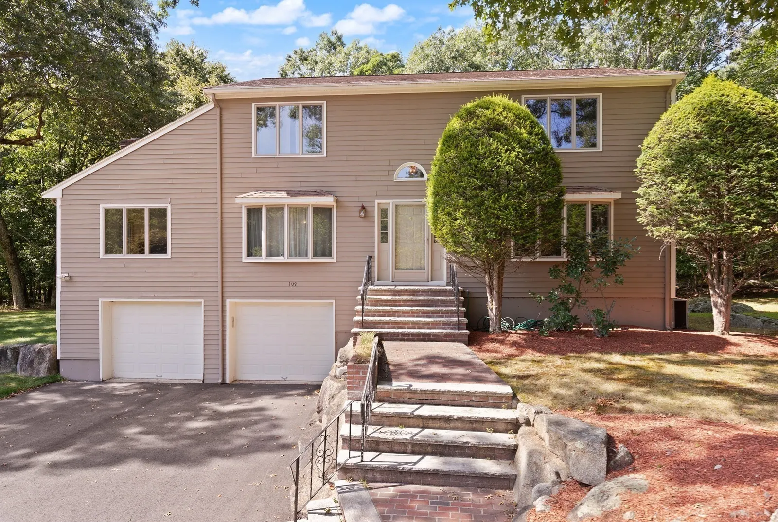 109 Hampton Rd, Sharon