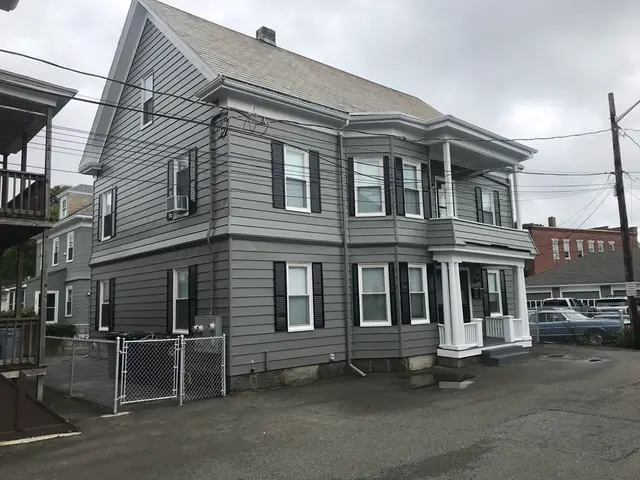 1 Hathorne Crescent #1