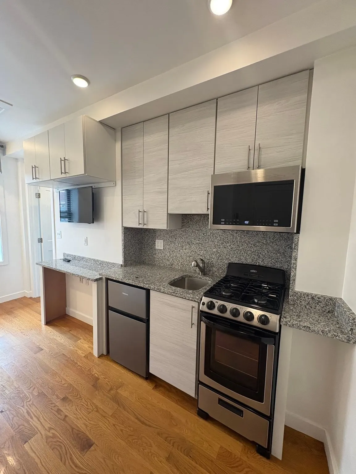 16 Fifth St #4, Chelsea