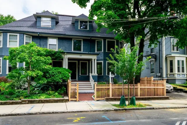 109 Lake View Ave #109