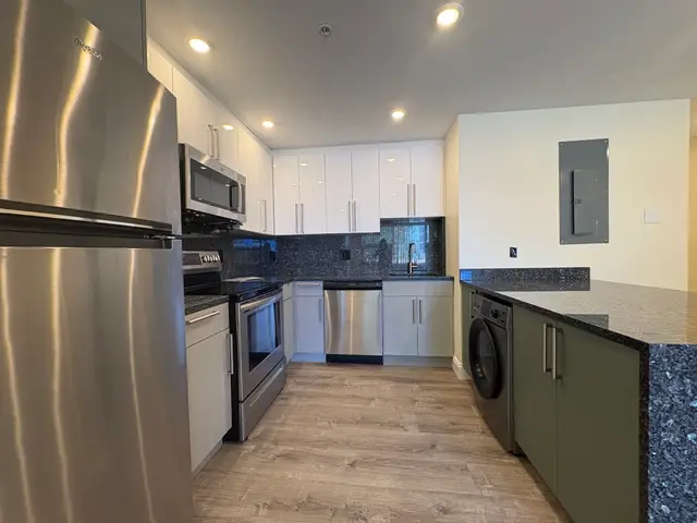 1028 Commonwealth Ave #305