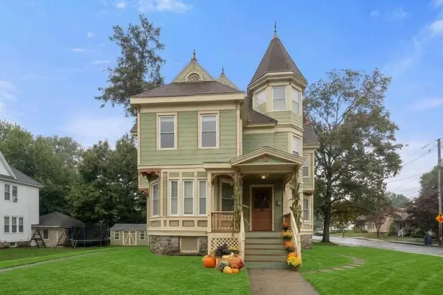 56 Warren Ave