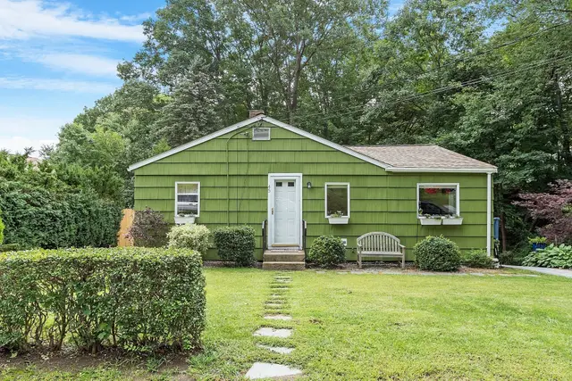 45 Lakeshore Dr