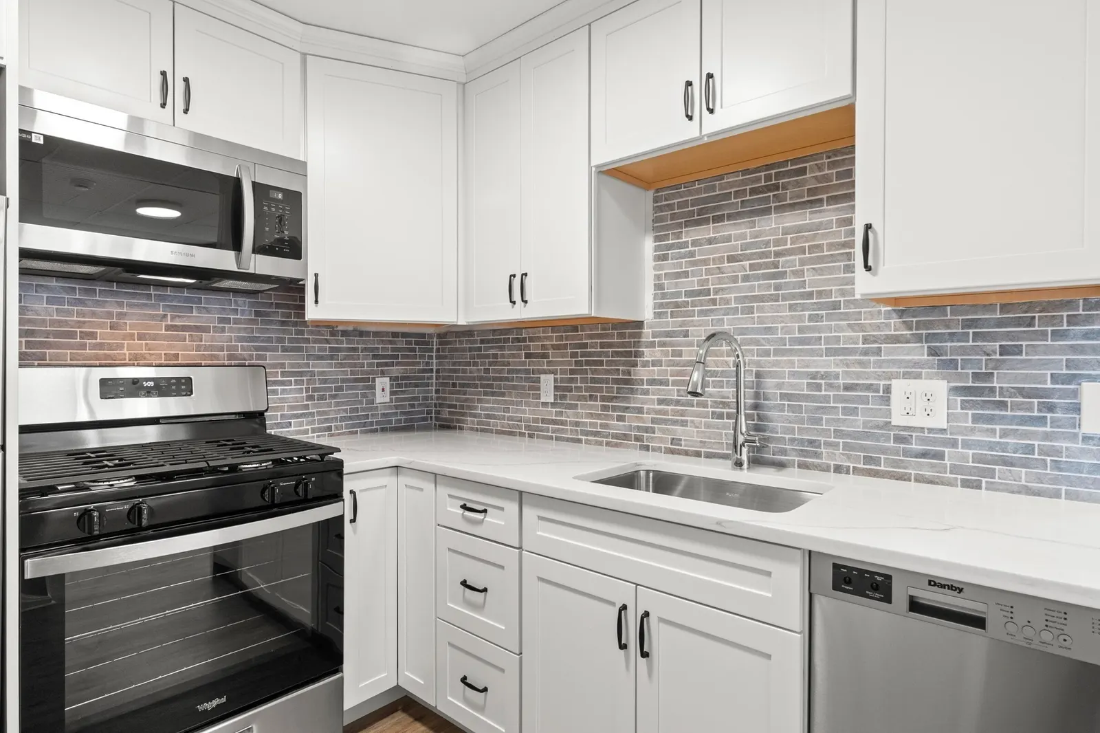 141 Prospect St #A, Gloucester