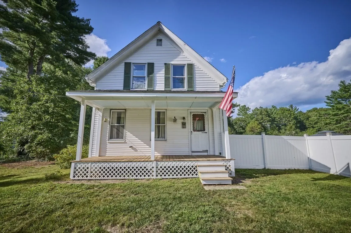 62 Chestnut St, Foxboro