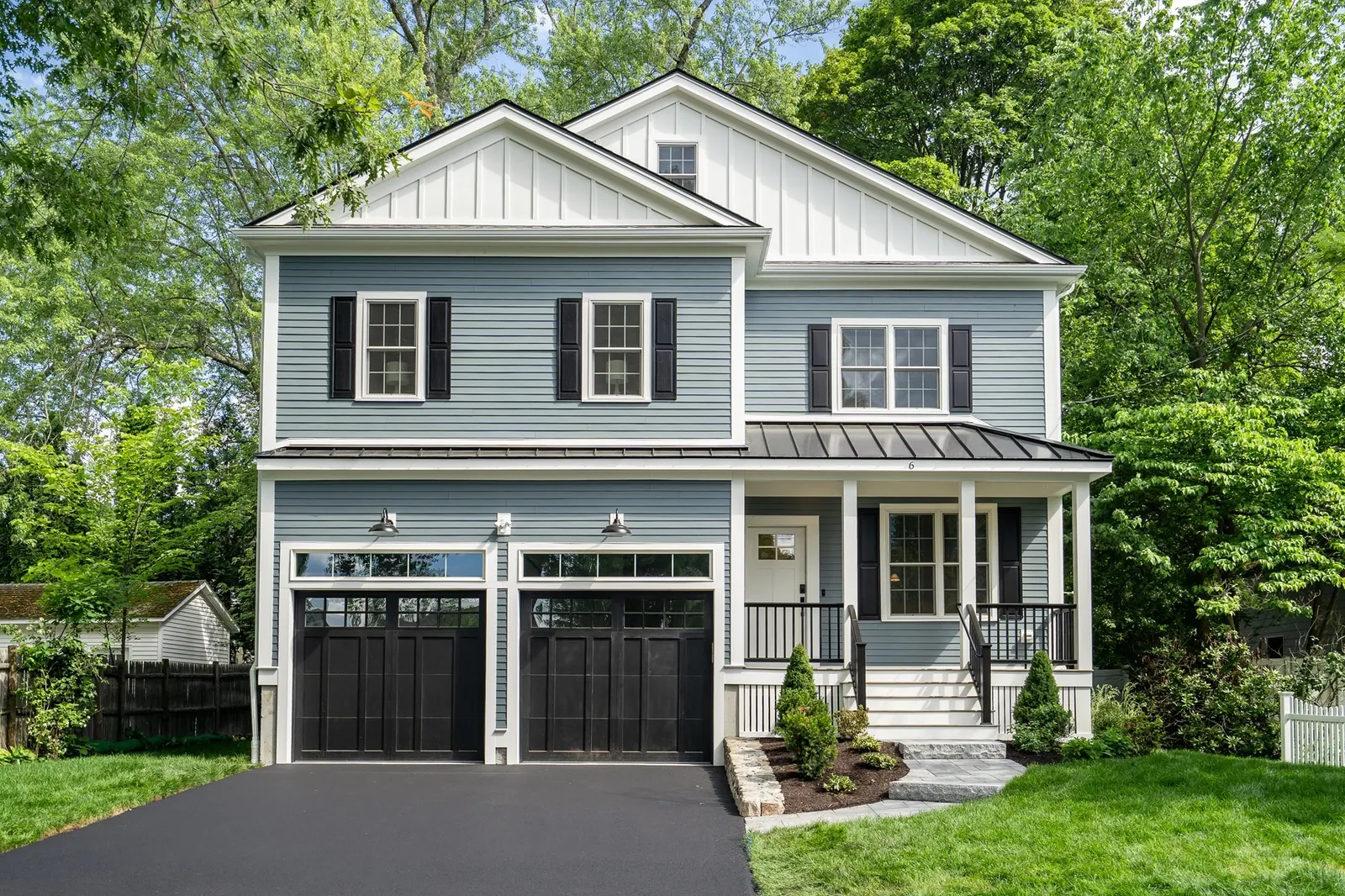 6 Manning, Lexington