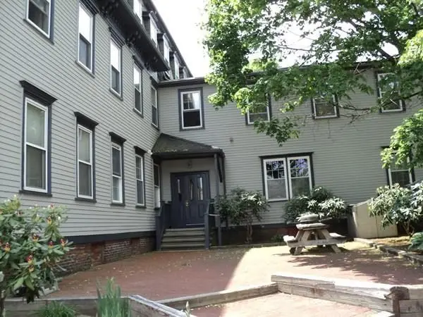12 Walnut St #1